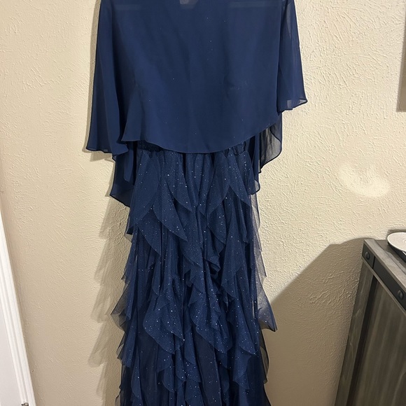 Women’s Formal Dress in Sparkly Navy Size 5 - Picture 3 of 6